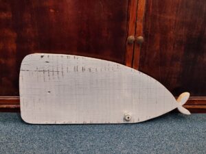 balena di legno da appendere e da appoggio