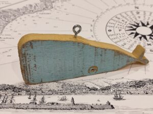 balena di legno piccola da appendere