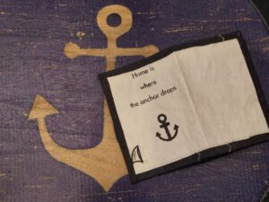portafoglio mini wallet bianco "home is where the anchor drops"